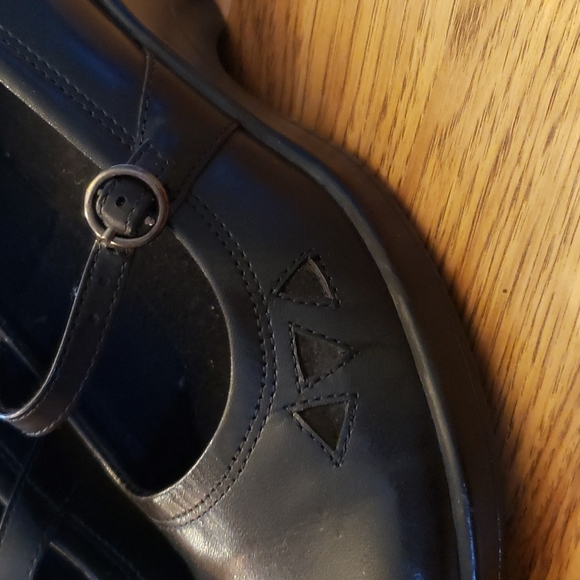 Like new Clarks size 6 - Picture 3 of 5